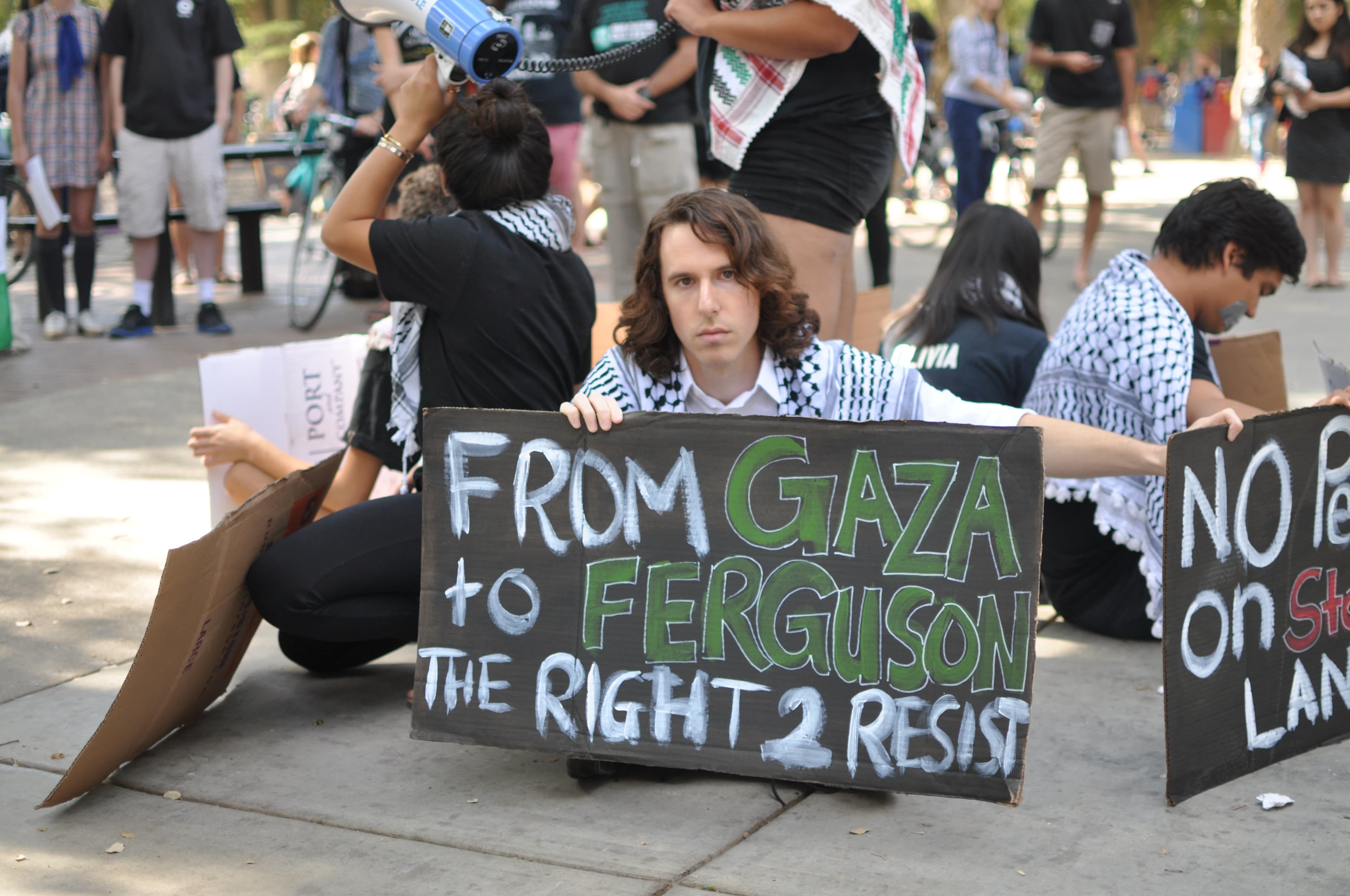 JAY GELVEZON / AGGIE