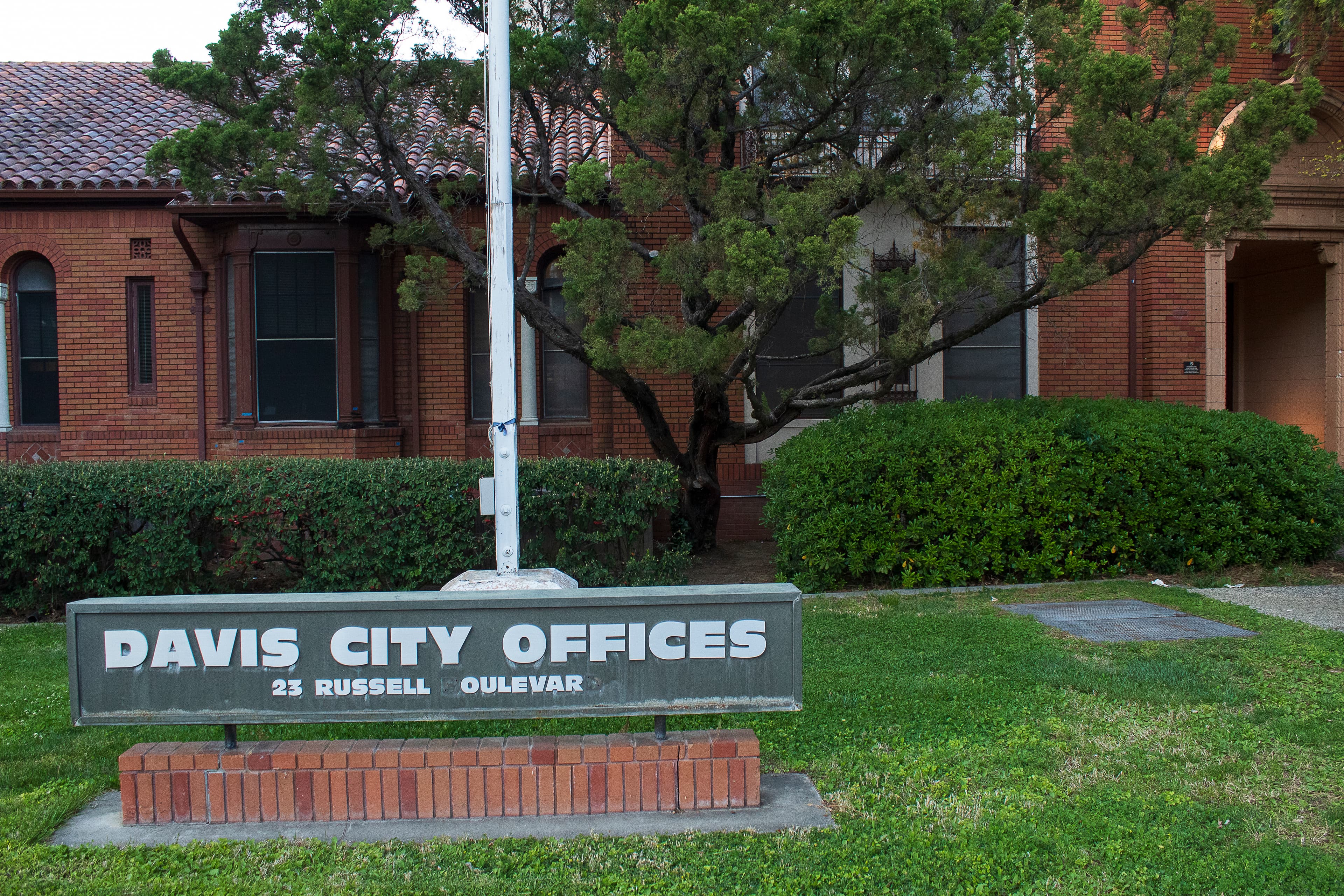 Davis, California City Hall building