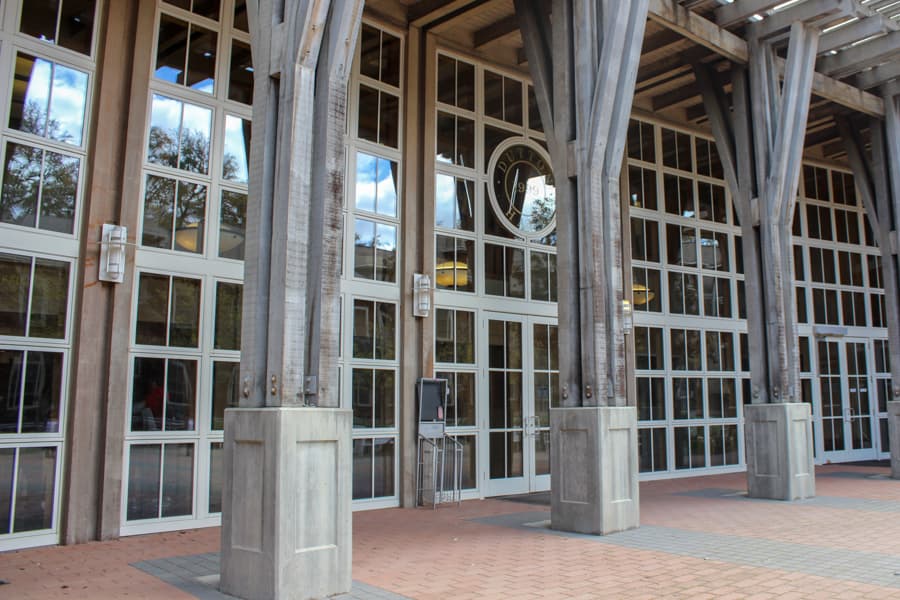 VENOOS MOSHAYEDI / AGGIE