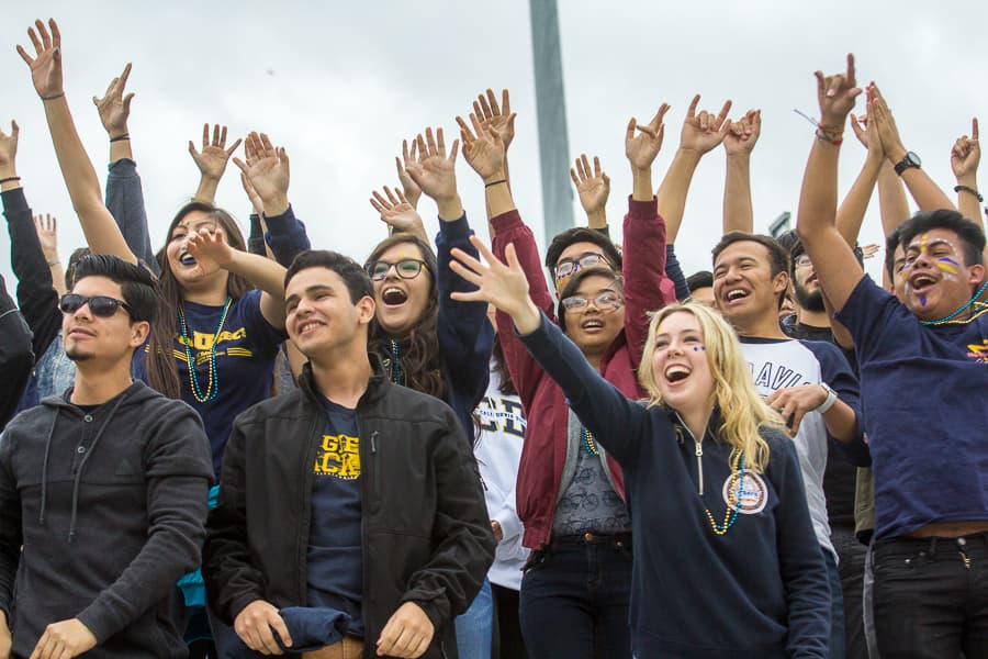 JAY GELVEZON / AGGIE FILE