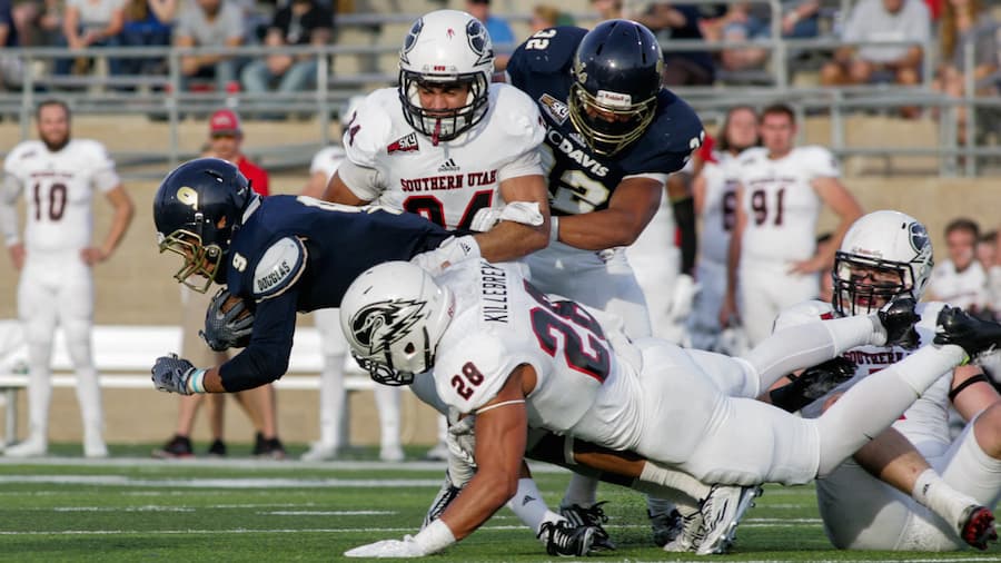 JAY GELVEZON / AGGIE