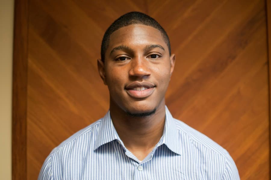 JAY GELVEZON / AGGIE