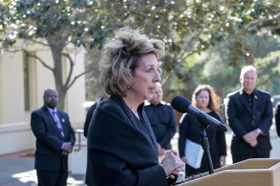 JAY GELVEZON / AGGIE