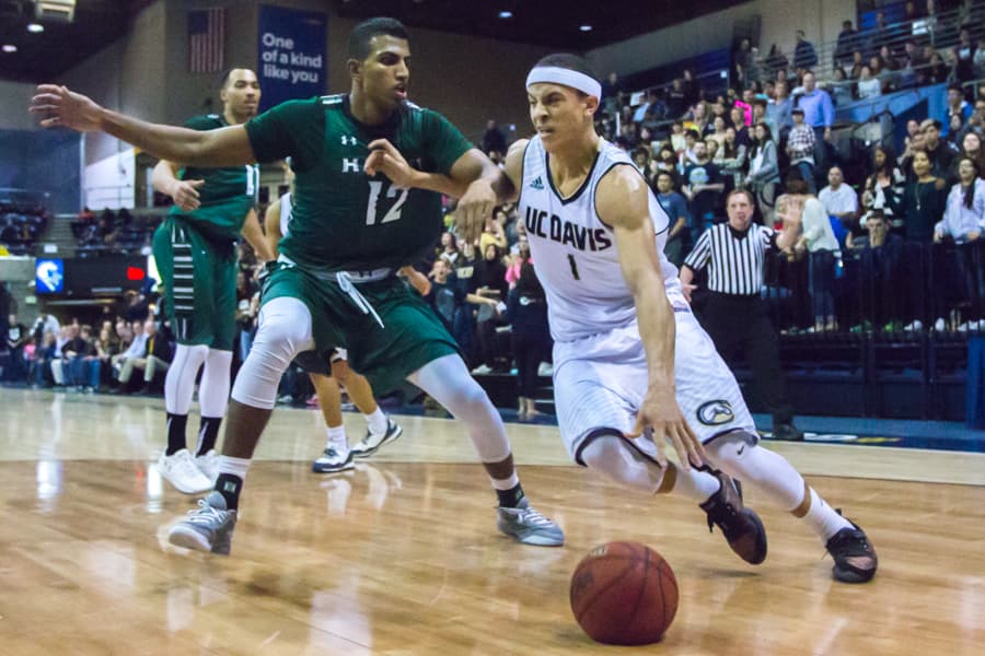 JAY GELVEZON / AGGIE