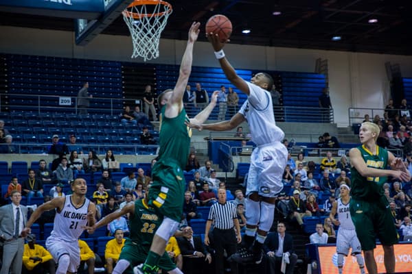 JAY GELVEZON / AGGIE