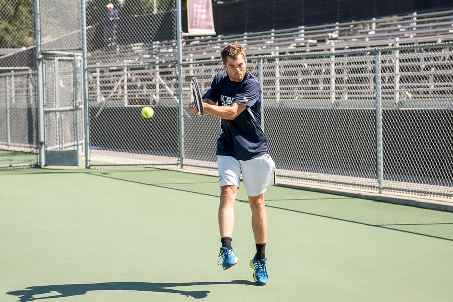 JAY GELVEZON / AGGIE