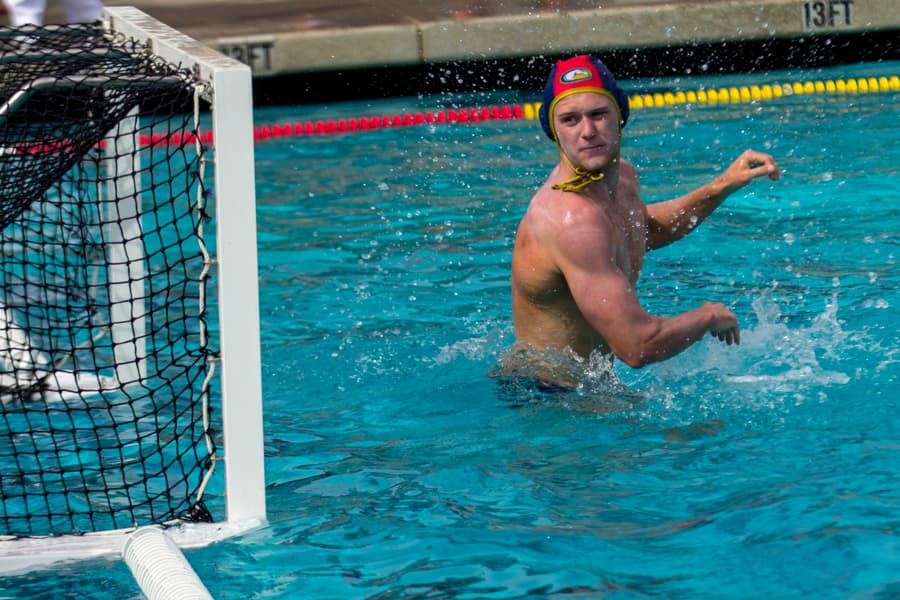 JAY GELVEZON / AGGIE