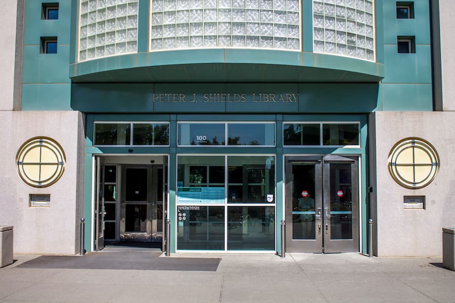 LUCY KNOWLES / AGGIE