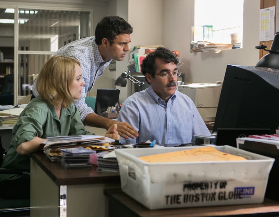 (Left to right) Rachel McAdams as Sacha Pfeiffer, Mark Ruffalo as Michael Rezendes and Brian d’Arcy James as Matt Carroll in SPOTLIGHT. (KERRY HAYES / OPEN ROAD FILMS)