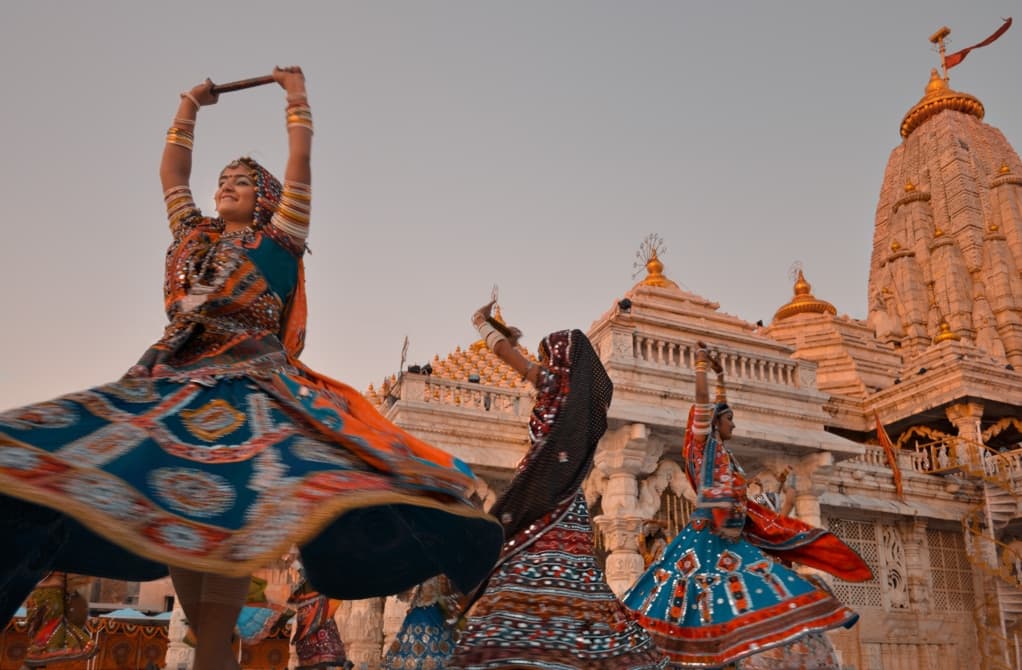 Garba dancers perform in Ambaji temple premises. (Courtesy of Anurag Agnihotri / Creative Commons, CC BY 2.0)