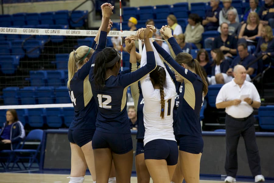 JAY GELVEZON / AGGIE