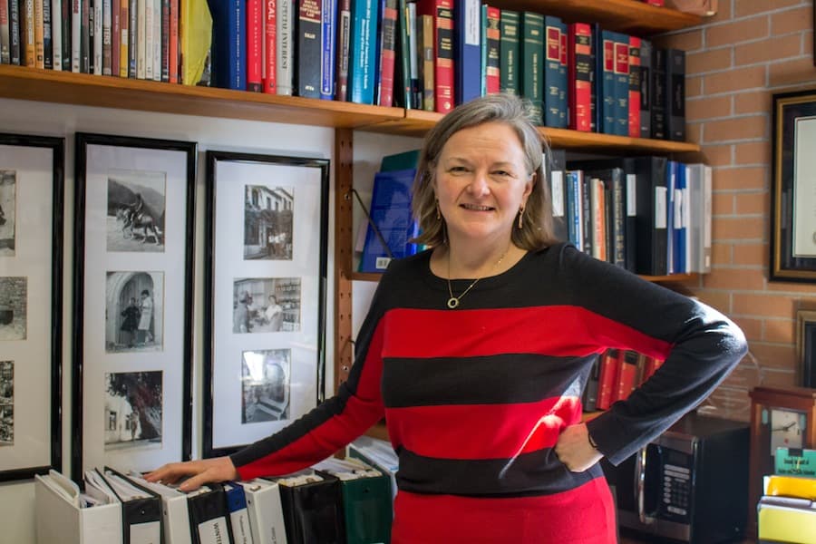 LUCY KNOWLES / AGGIE