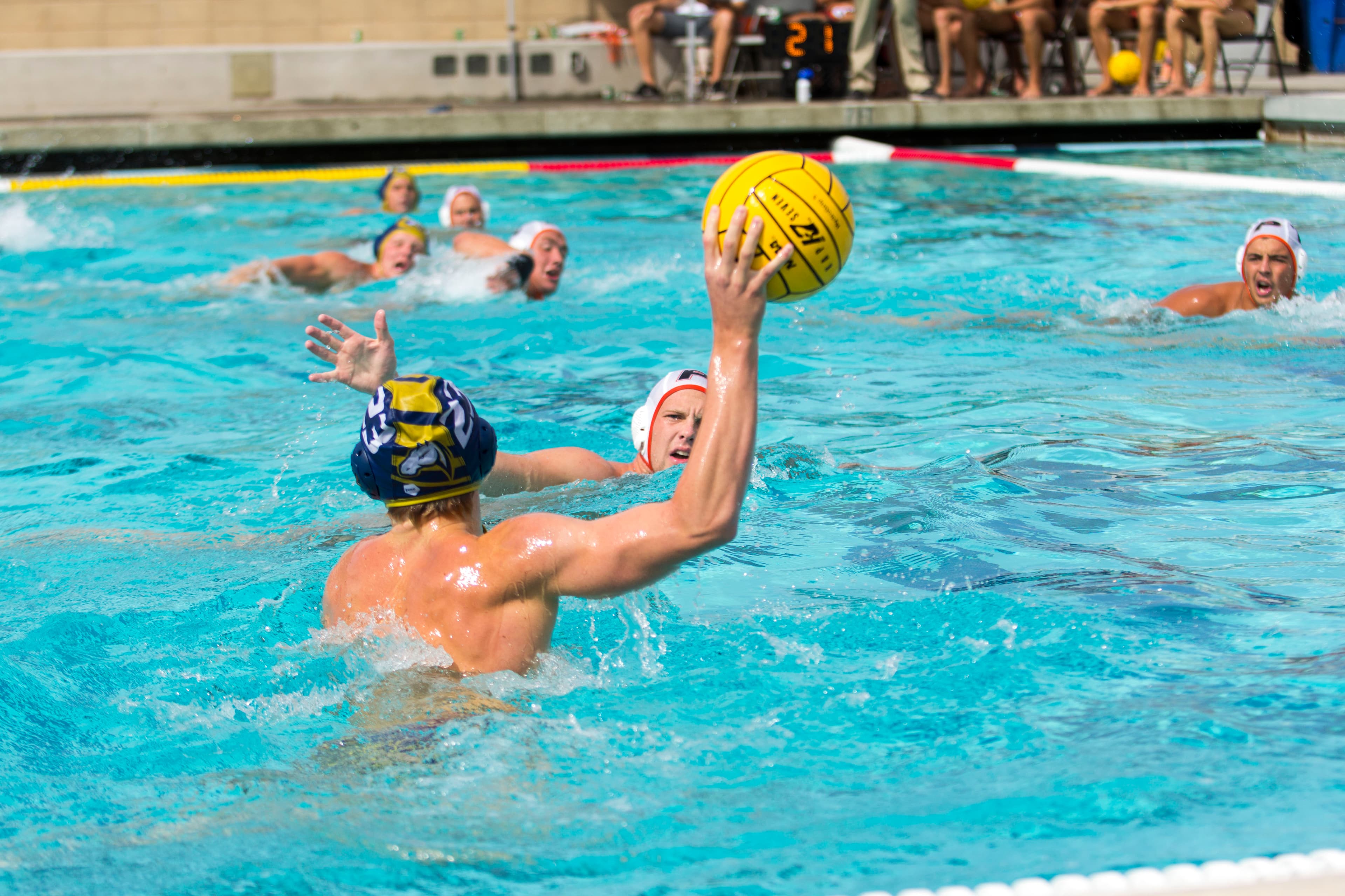 JAY GELVEZON / AGGIE