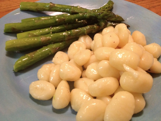 Recipe: Gnocchi in Garlic Butter Sauce with Asparagus