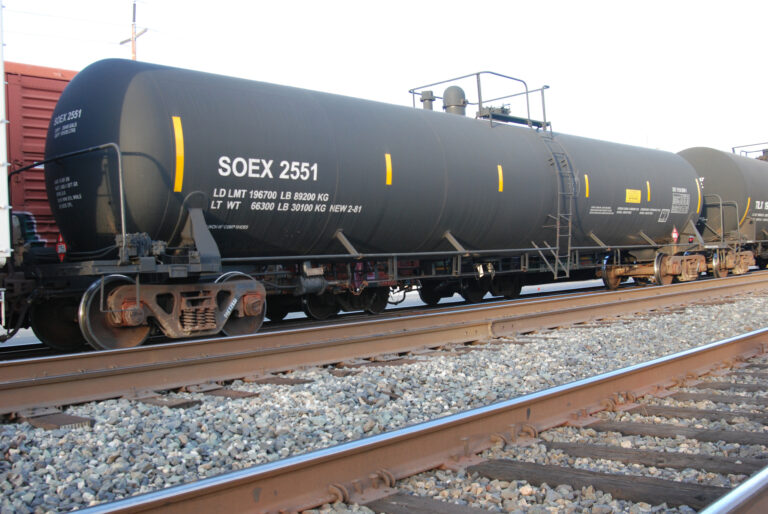 Oil trains put City of Davis at risk of explosions