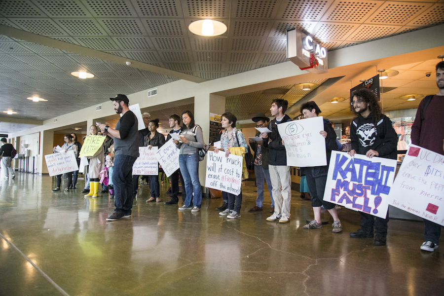 Student protesters line up at the ASUCD Coffee House calling for Chancellor Linda P.B. Katehi's resignation. (CHARLES MIIN / AGGIE)