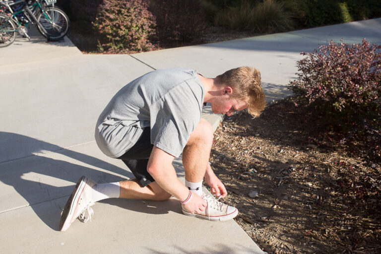 Humor: Extremely unpatriotic person kneels to tie their shoes