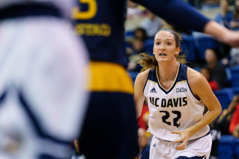 Women’s basketball keeps the good times rollin’