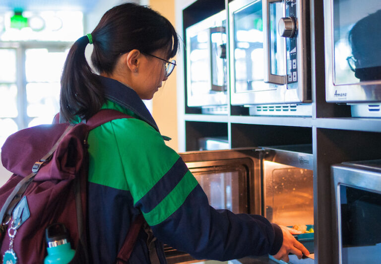 Eight new microwaves in the CoHo reduce waiting time