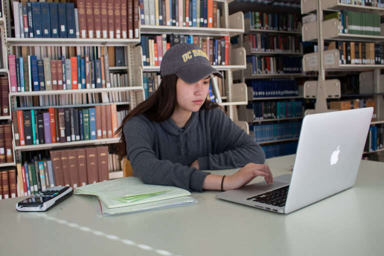 Students and professor discuss ethics surrounding high-tech ethics