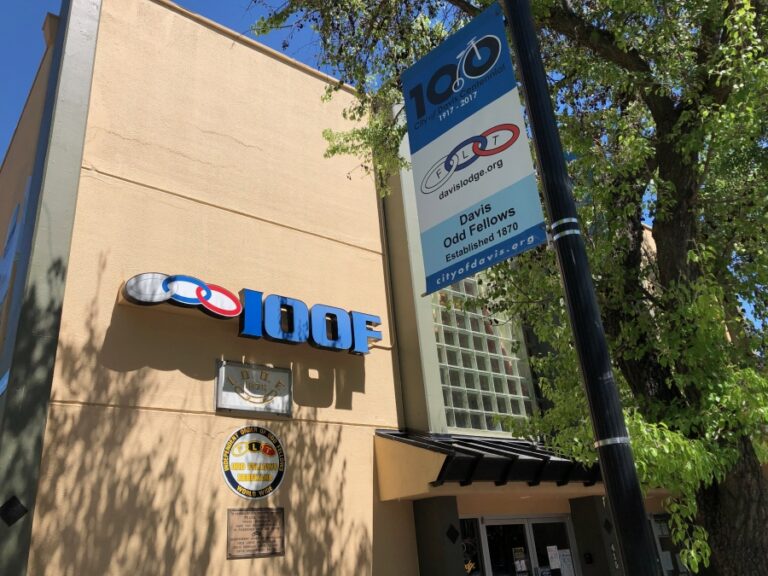 Davis Community Meals and Housing hosts dinner