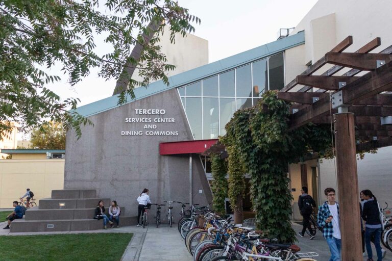 Humor: Freshman artfully dodges past romance in the Dining Commons