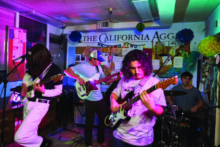 Couch Concert: Negrete