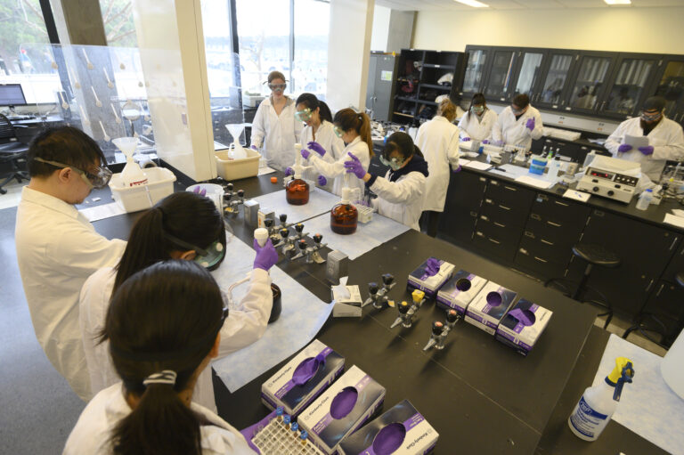 Science classes modify laboratories for online learning this spring