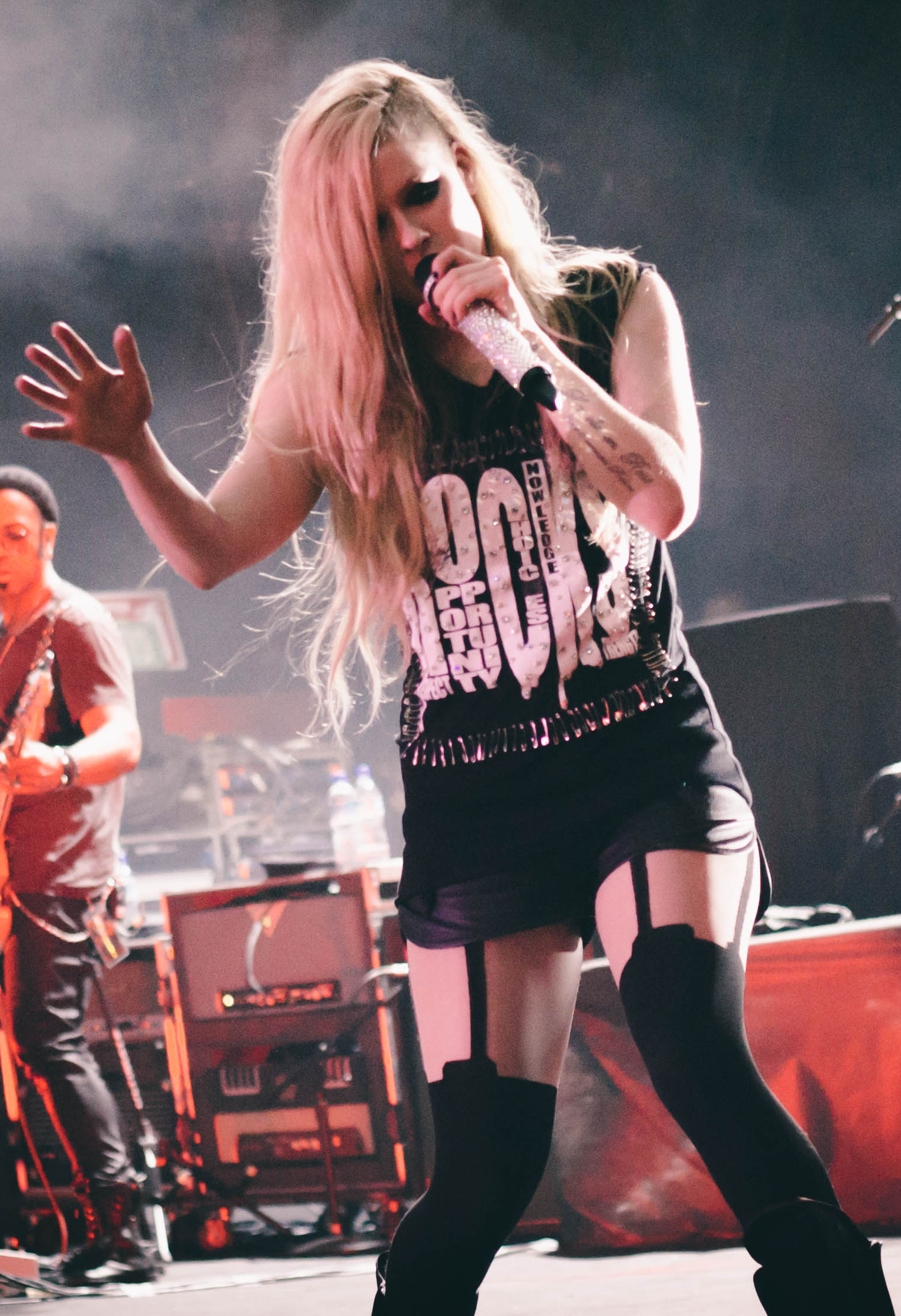 Review: Avril Lavigne’s ‘Love Sux’ and the pop-punk problem