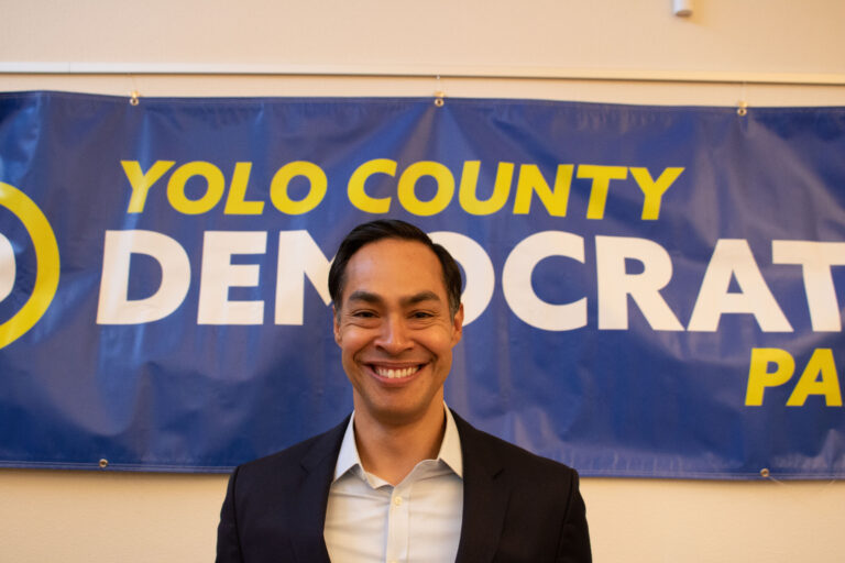 Julián Castro visita Davis para el evento de recaudación del Partido Demócrata de Yolo