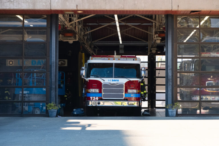 El Departamento de Bomberos de UC Davis lanza un programa para mejorar la salud mental y las necesidades básicas