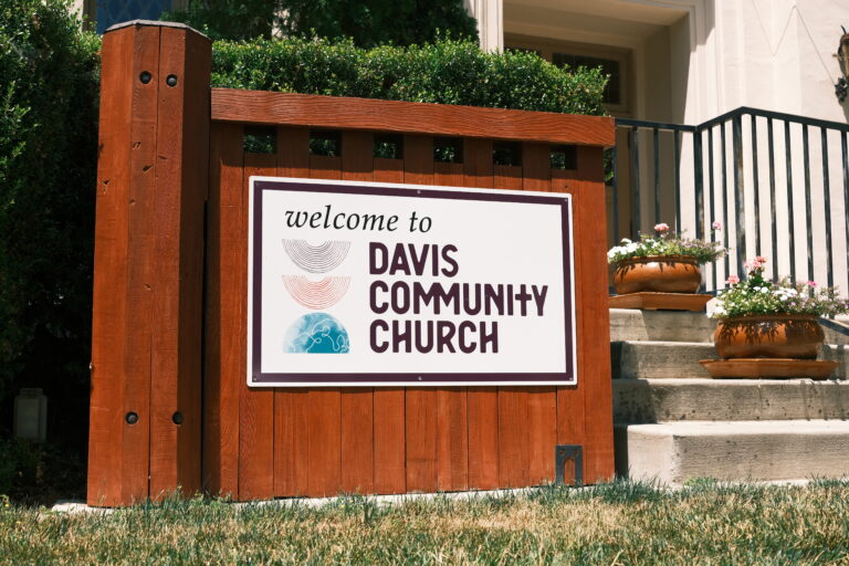 Davis Community Church hosts talk on Latino working class