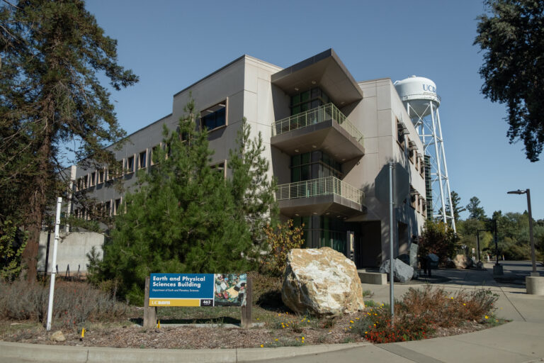 The Earth and Planetary Sciences Department hosts Friday Lunch Talks