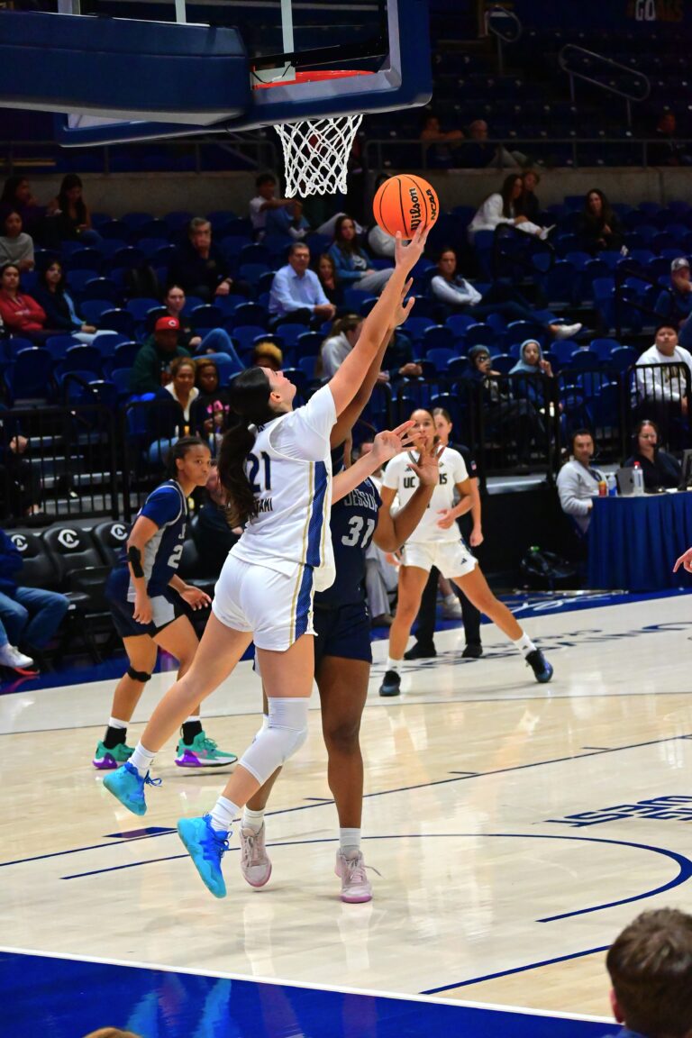 UC Davis men’s and women’s basketball crush their opponents in season-opening double header