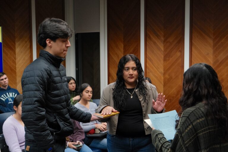 ASUCD swears in new senators at final meeting of fall quarter