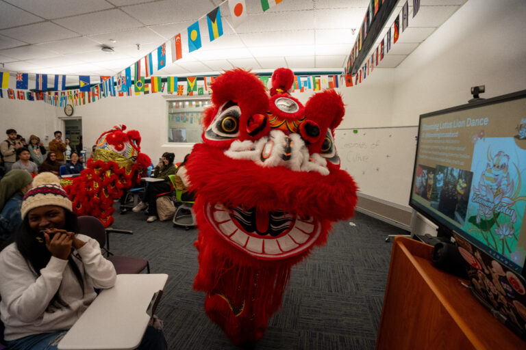 Spanish Club hosts Crossroads of Culture event showcasing cultural and language-oriented clubs