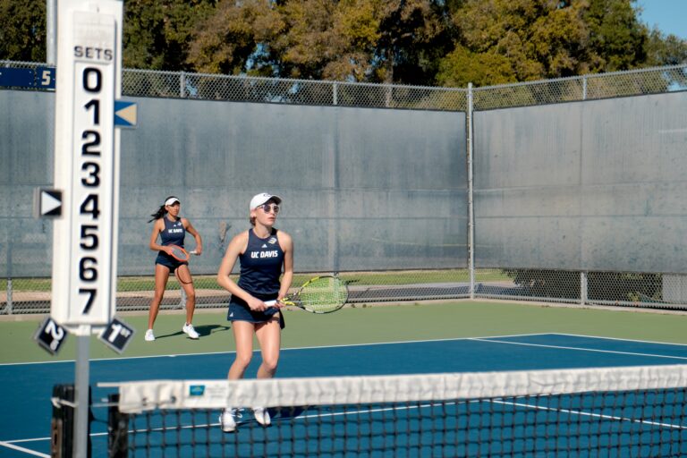 Women’s tennis sweeps victories in the first home double header in the 2025-2026 season